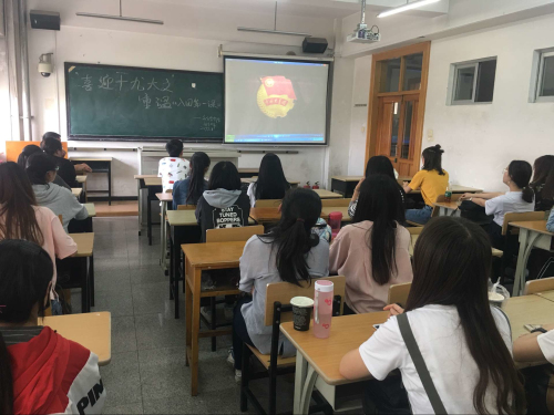 各支部开展入团第一课活动.jpg 各支部开展入团第一课活动.jpg