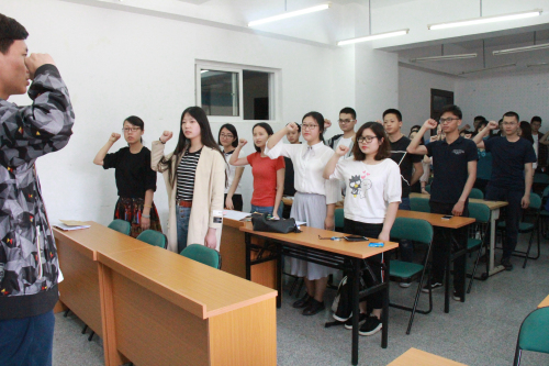 入团宣誓.jpg 入团宣誓.jpg